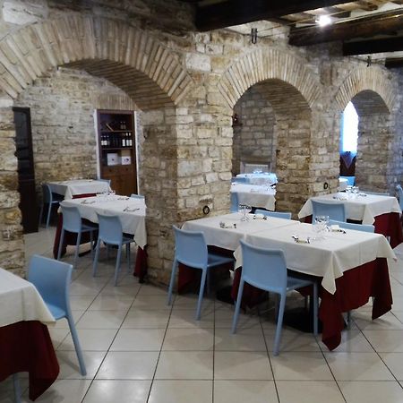 Hotel Tre Ceri Gubbio Bagian luar foto
