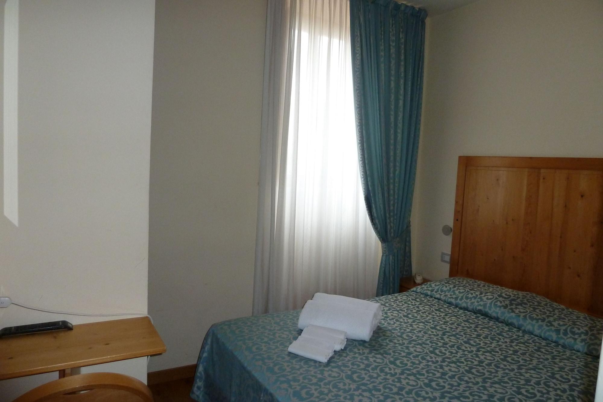 Hotel Tre Ceri Gubbio Bagian luar foto