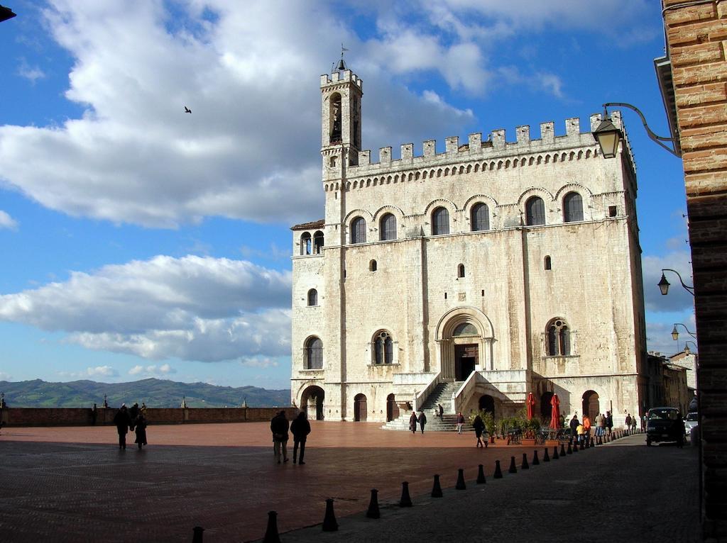 Hotel Tre Ceri Gubbio Bagian luar foto