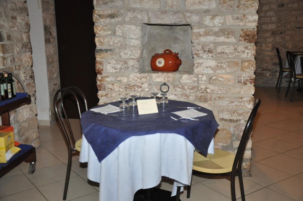 Hotel Tre Ceri Gubbio Bagian luar foto