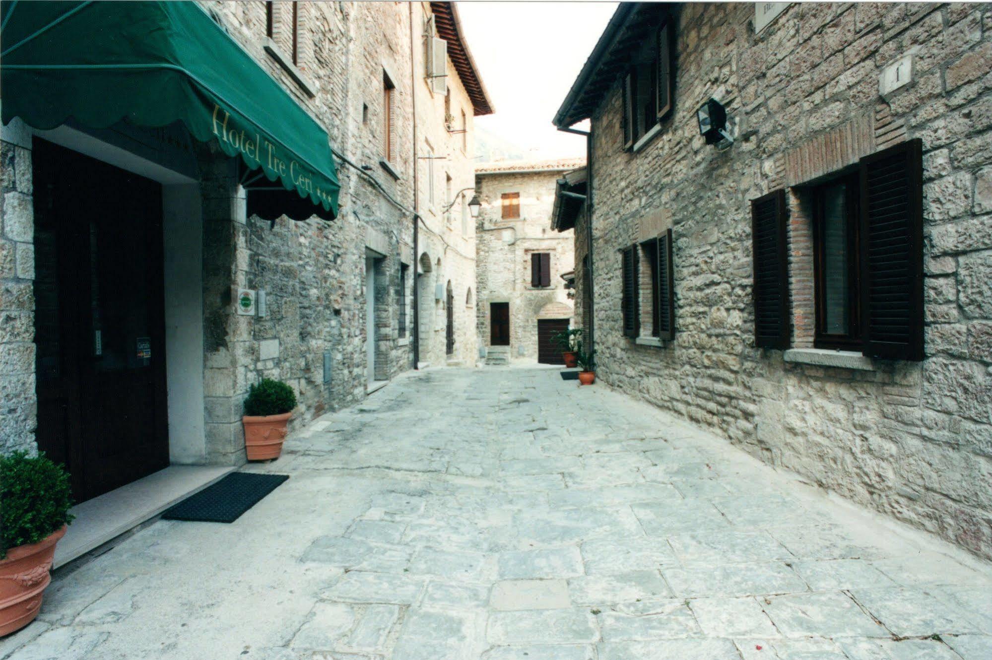 Hotel Tre Ceri Gubbio Bagian luar foto
