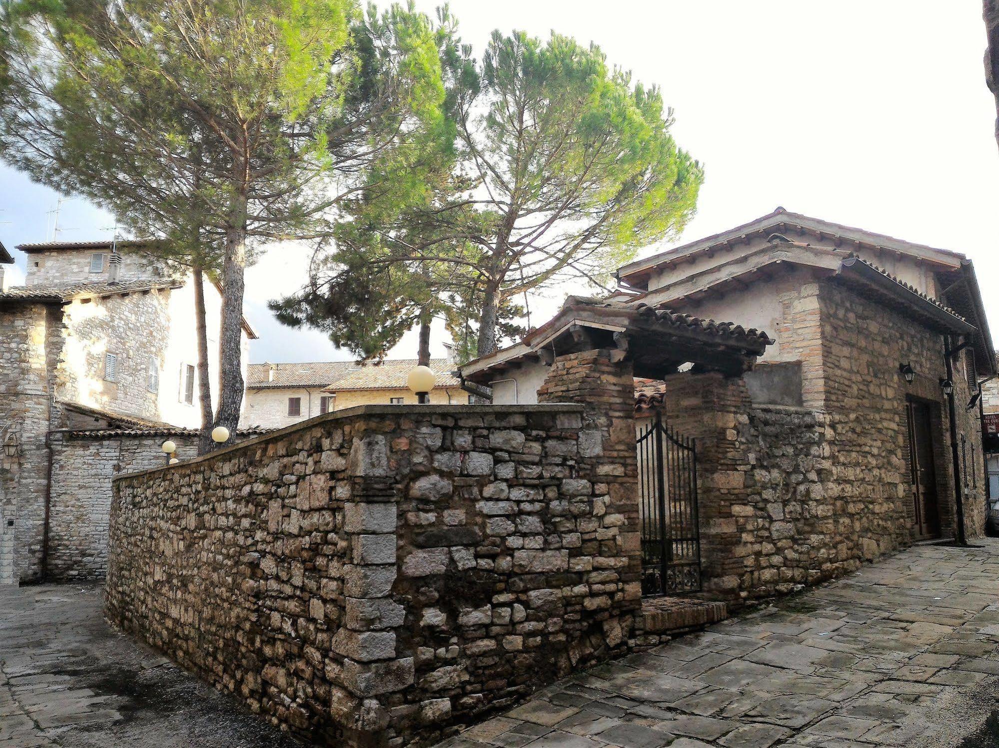 Hotel Tre Ceri Gubbio Bagian luar foto